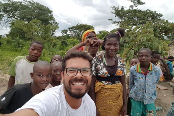 Familia Semeafrica, fazendo missões e transformando vidas